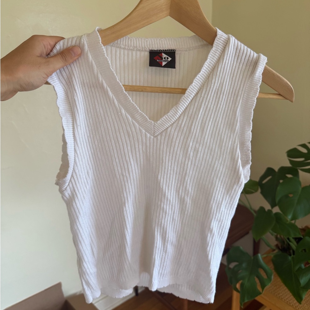 White Ribbed V-Neck Sleeveless Top
